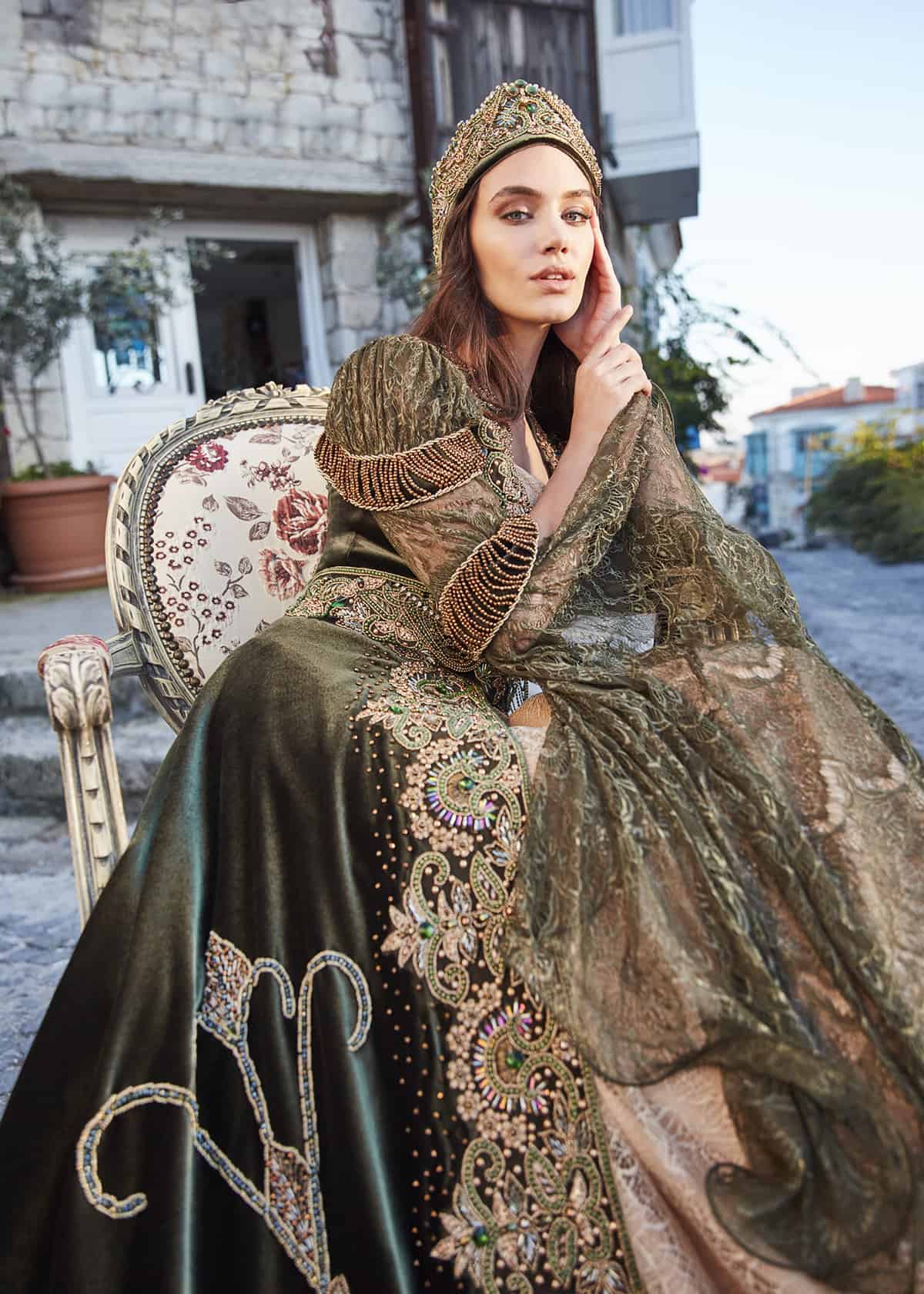 green henna dress
