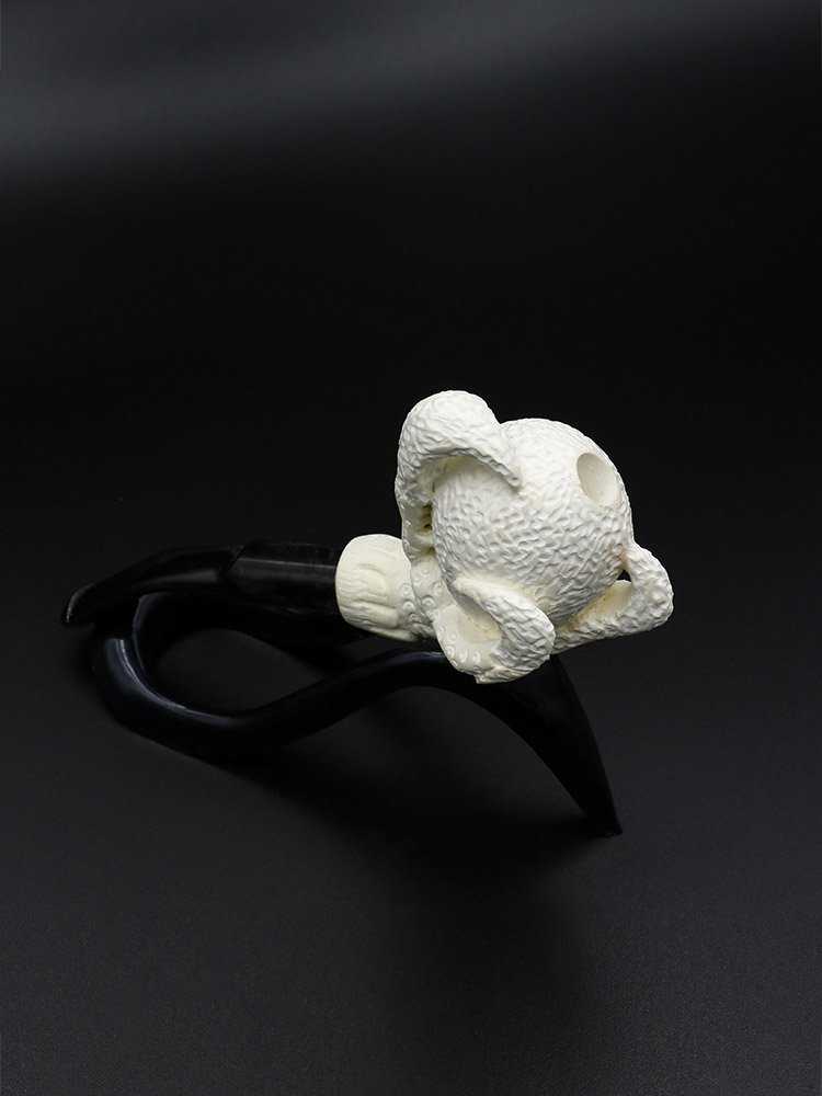 Eagle's Claw Pipe