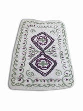 wet-felted-rug-couples-cool decorating idea-needle felted flower-wet felted rugs-felting techniques