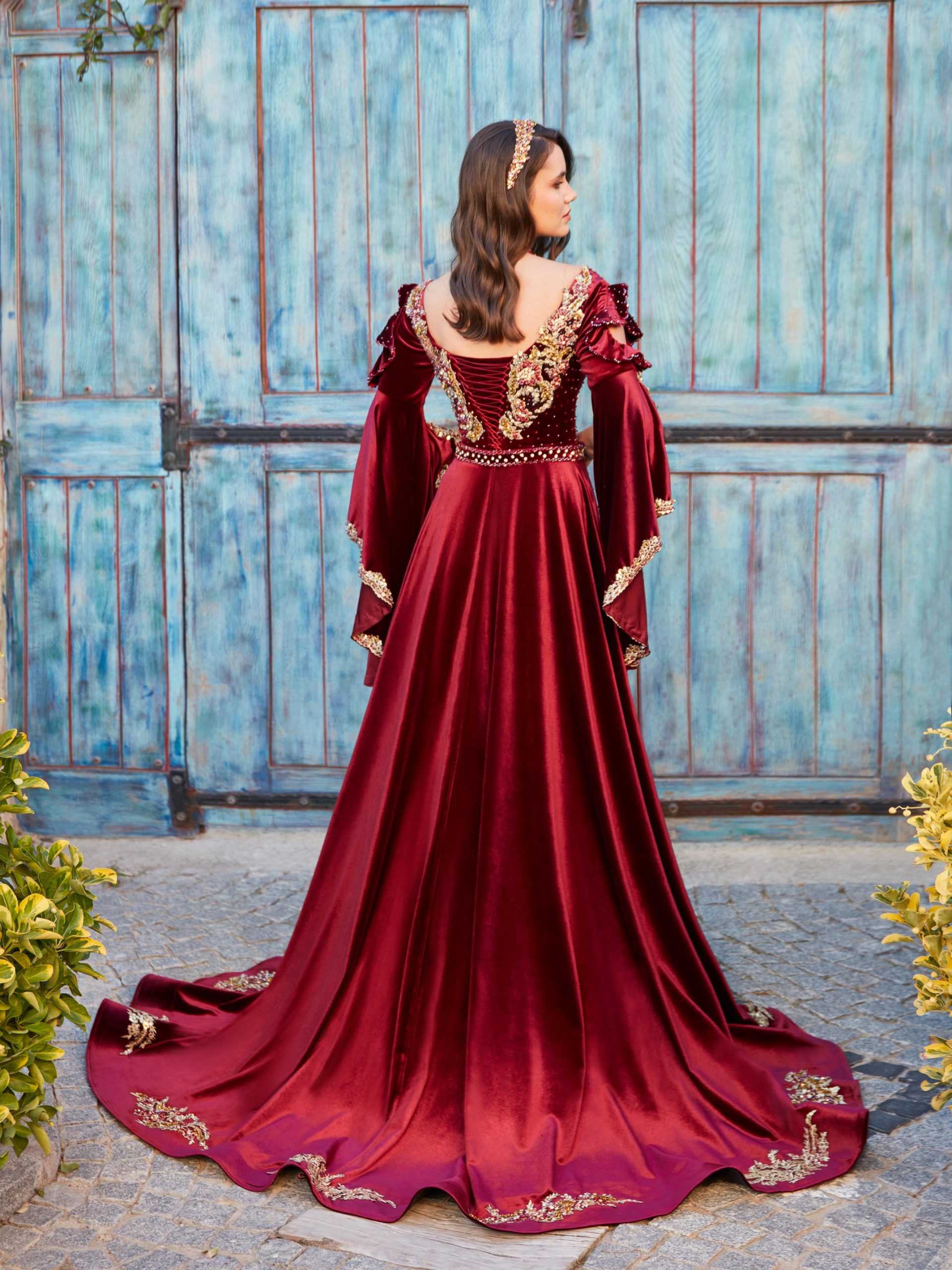 prom outfits, mehndi party outfits for wedding online