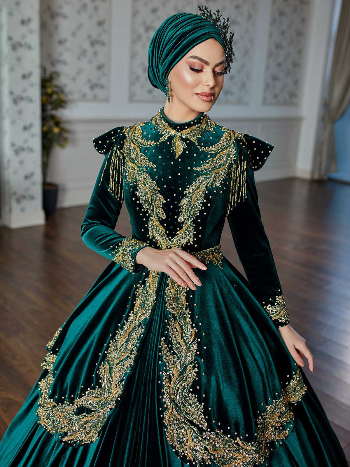 Designer Floor Length Velvet Muslim Party Gown Dresses With Sleeve