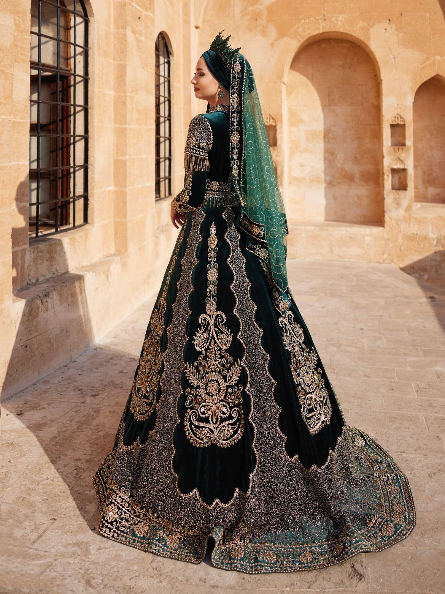 Beautiful Emerald Green Gold Beaded Long Tail Hijab Maxi Evening Kaftan Ball Gown 36 Beautiful Emerald Green Gold Beaded Long Tail Hijab Maxi Evening Kaftan Ball Gown 36