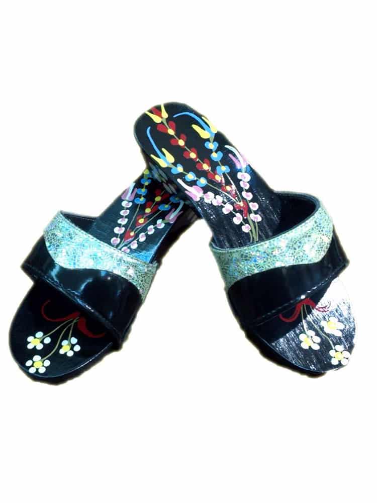 traditional-black-clogs