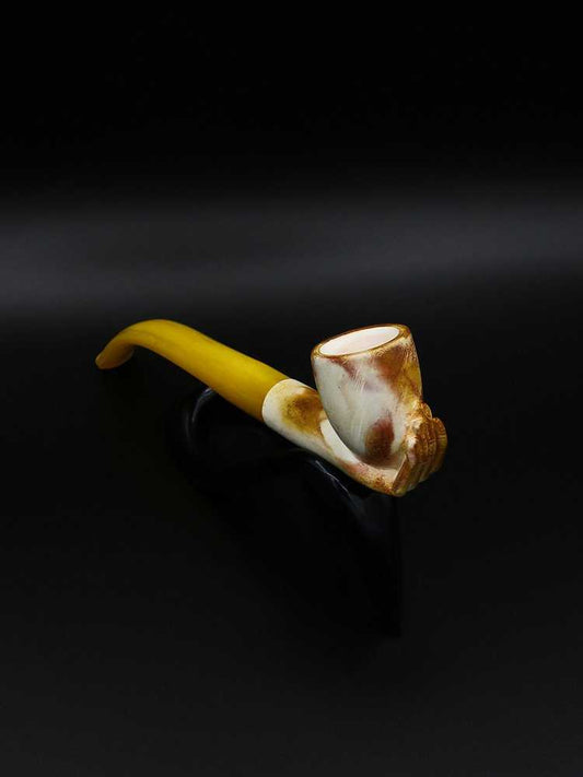 woman-hand-tobacco-pipe